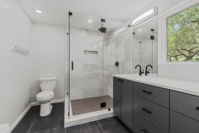 Building Photo - Tarrytown STUNNER!!!