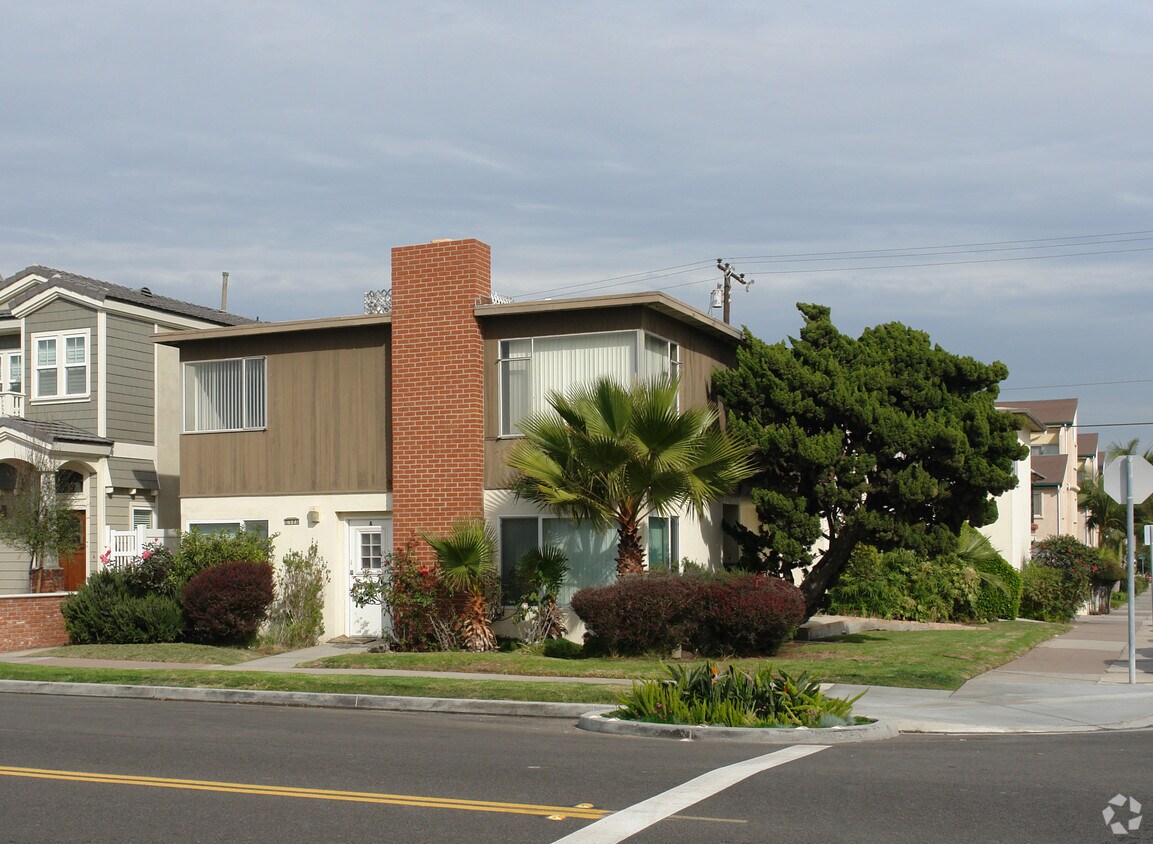617 Ocean Ave, Seal Beach, CA 90740 Apartments in Seal Beach, CA