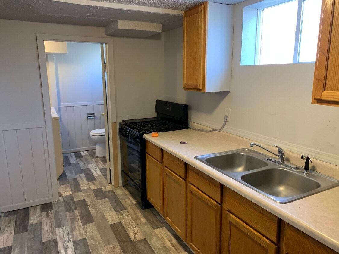 405 E Watertown St Unit 1, Rapid City, SD 57701 Room for Rent in