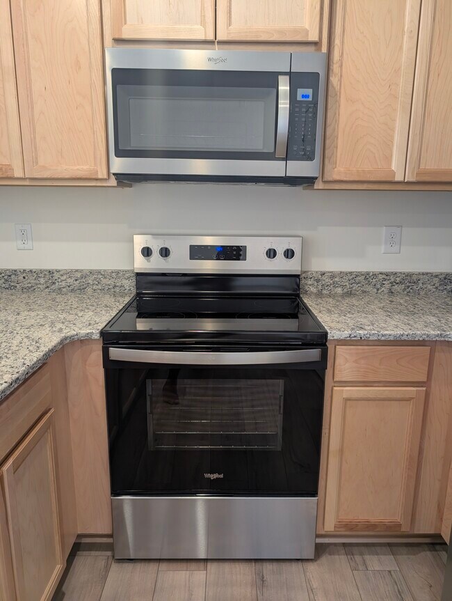 Building Photo - 2003 Oakdale Dr