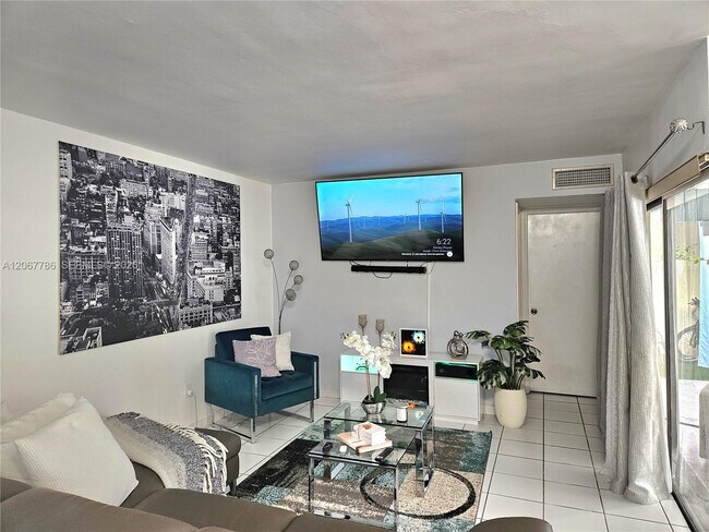 Foto del edificio - 540 NW 99th Pl