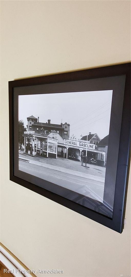 Building Photo - 2 br, 1 bath House - 214 16th Ave E #101