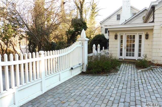 Building Photo - 384 Oyster Bay Road