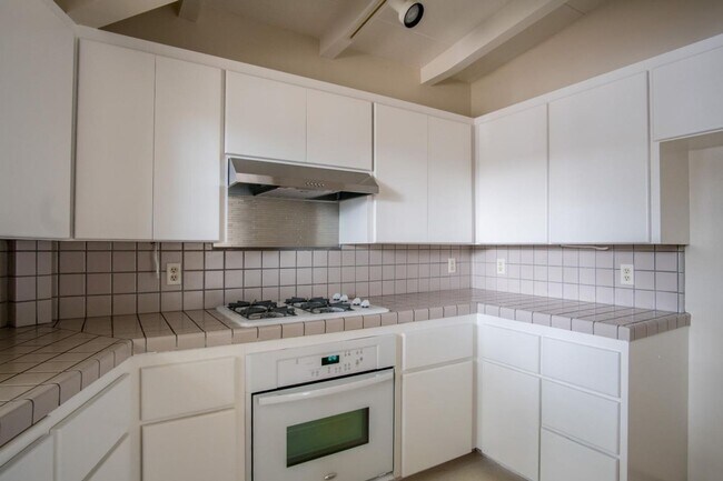 Foto del edificio - Charming 3 Bedroom, 2 Bathroom Home in Quiet Seaside Cul-de-sac