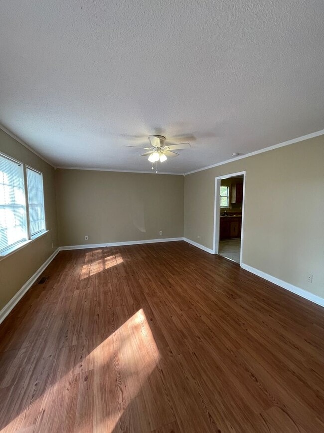 Foto del edificio - Secluded Hilltop Bungalow with Fenced Yard & Front Deck