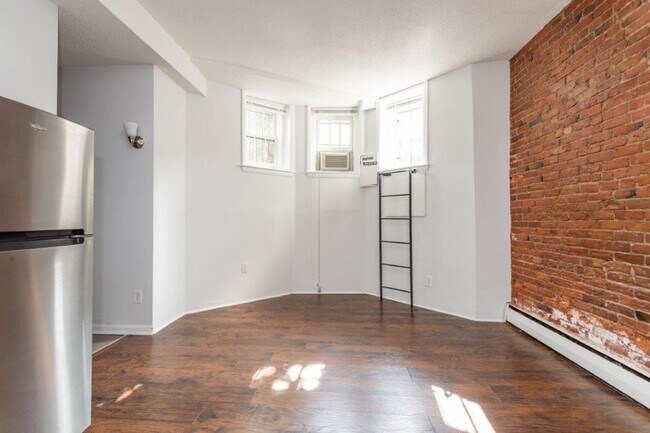 Foto del edificio - South End Studio $1975 vacant and easy to show
