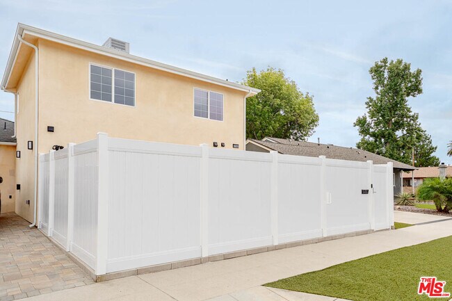 Building Photo - 11342 Danube Ave
