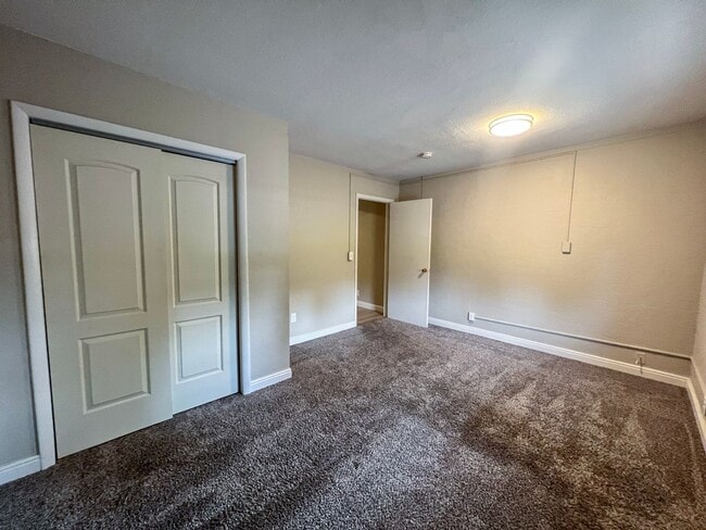 Building Photo - 905 1/2 16th St. - Bedroom 4