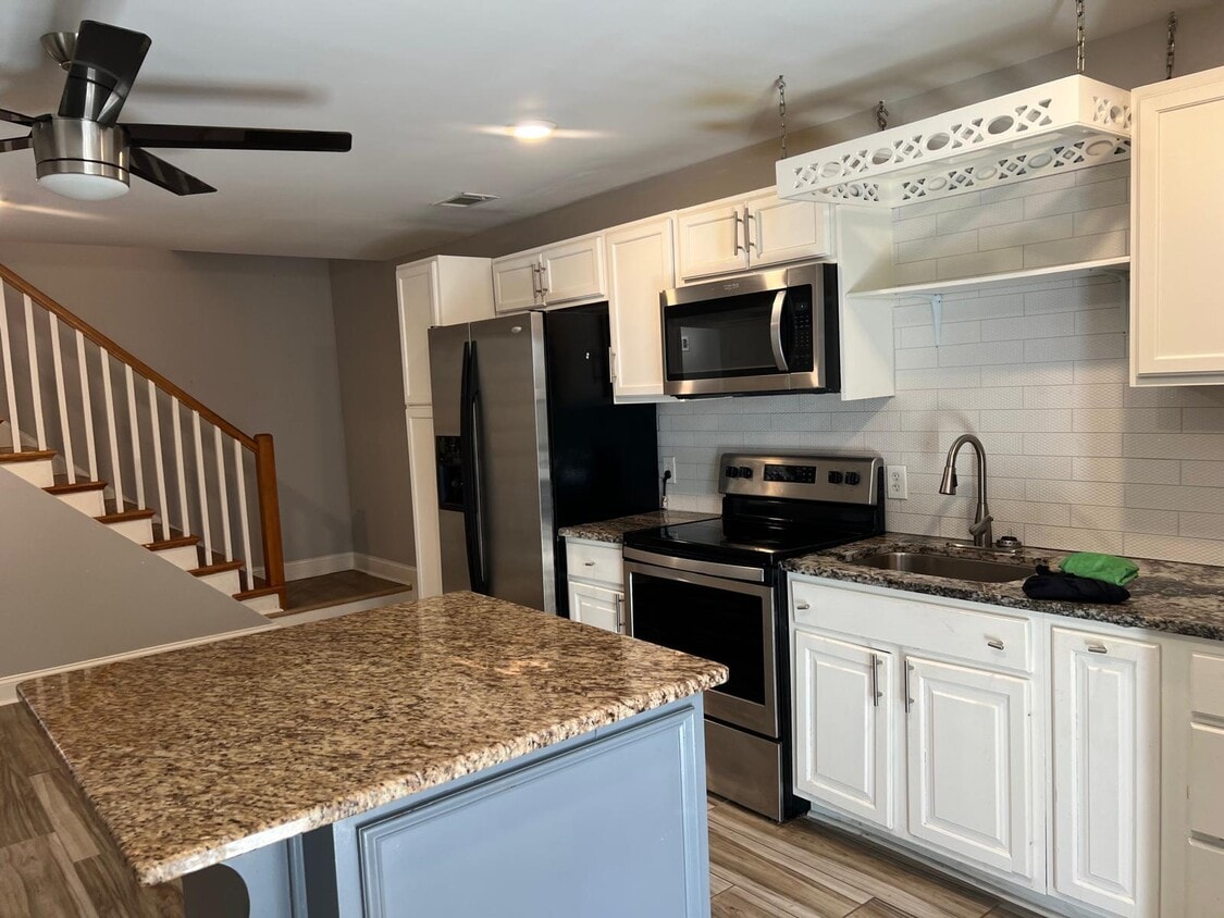 Foto principal - 6012 Meadowbrook Dr