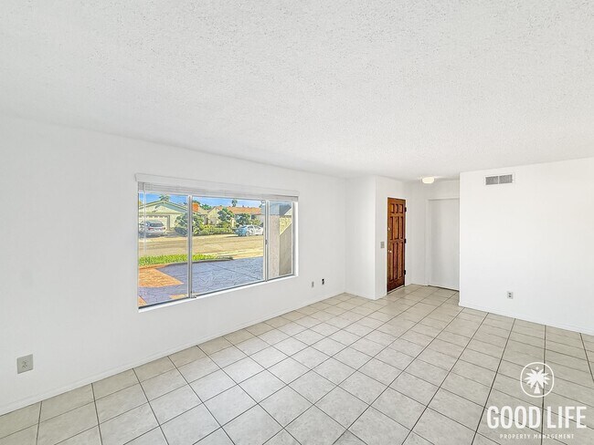 Foto del edificio - Beautiful 3Bd/2Ba Home With A 2 Car Garage Located In Mira Mesa!