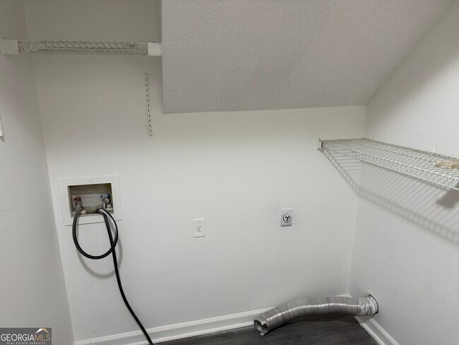 Foto del edificio - 888 Timbercrest Ct