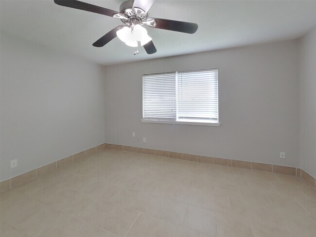 Building Photo - 7318 Foxway Ln