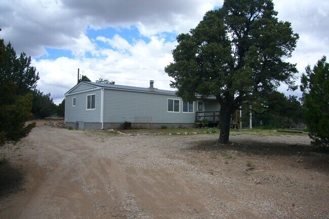 Foto del edificio - 3 Bedroom 2 Bathroom House in Outer Cedar City