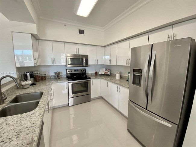 Building Photo - 4251 Salzedo St