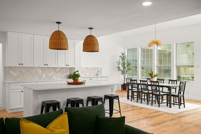 Foto del edificio - 10100 Rocking Horse Rd