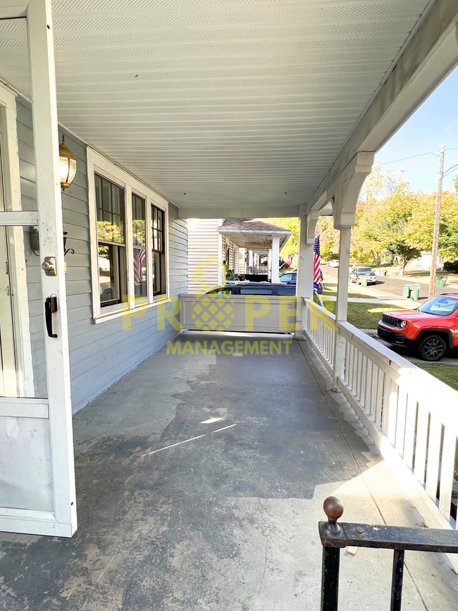 Building Photo - 4 bedroom, 2 bathrooms house for rent