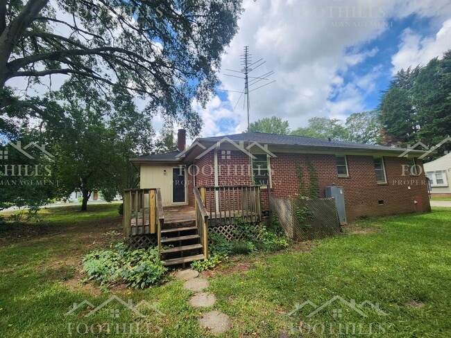 Building Photo - Classic 3-Bedroom Home in Downtown Anderso...