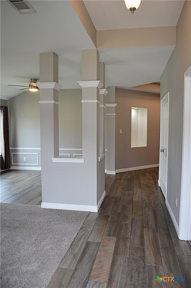 Building Photo - 423 Reservation Dr