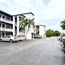 Building Photo - 1715 N 16th Ave