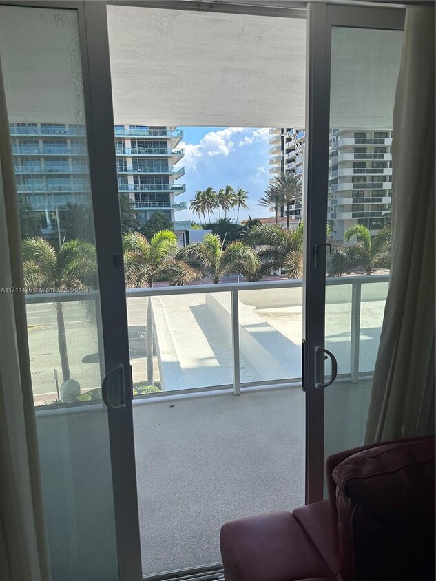 Foto principal - 5750 Collins Ave