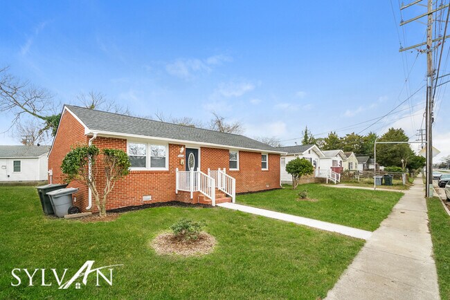 Building Photo - The living is easy in this 3 bedroom, 1.5 ...