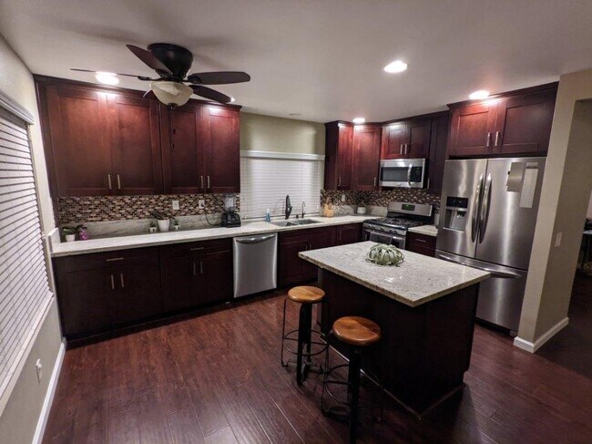 Foto del edificio - 2126 Shoreview Pl