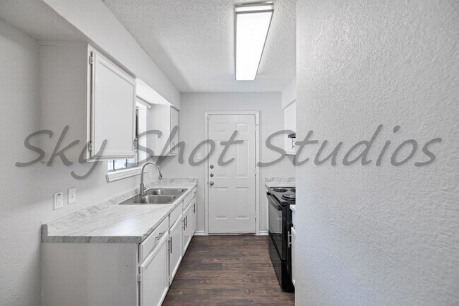 Building Photo - 2542 Avenue H