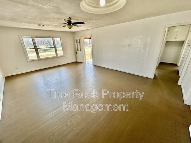 Foto del edificio - 300 E Main St