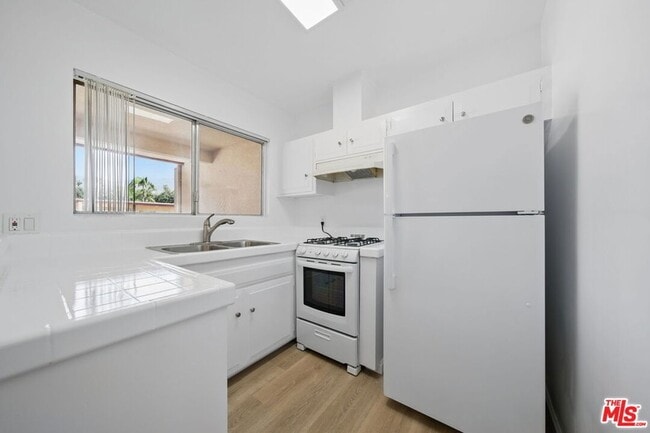 Foto del edificio - 1293 Garfield Ave