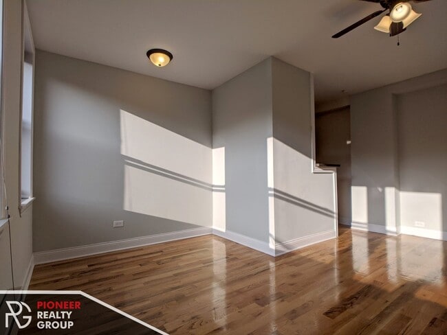 Building Photo - 812 W Diversey Pky