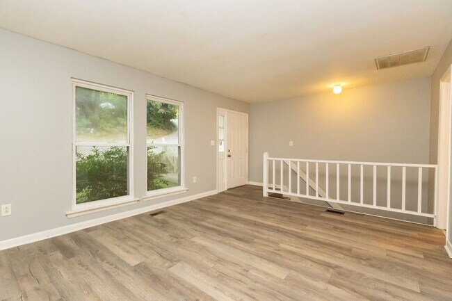 Building Photo - 3728 Chula Vista Dr