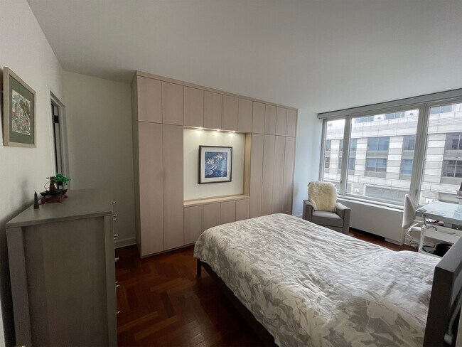 Foto del edificio - 220 Riverside Blvd