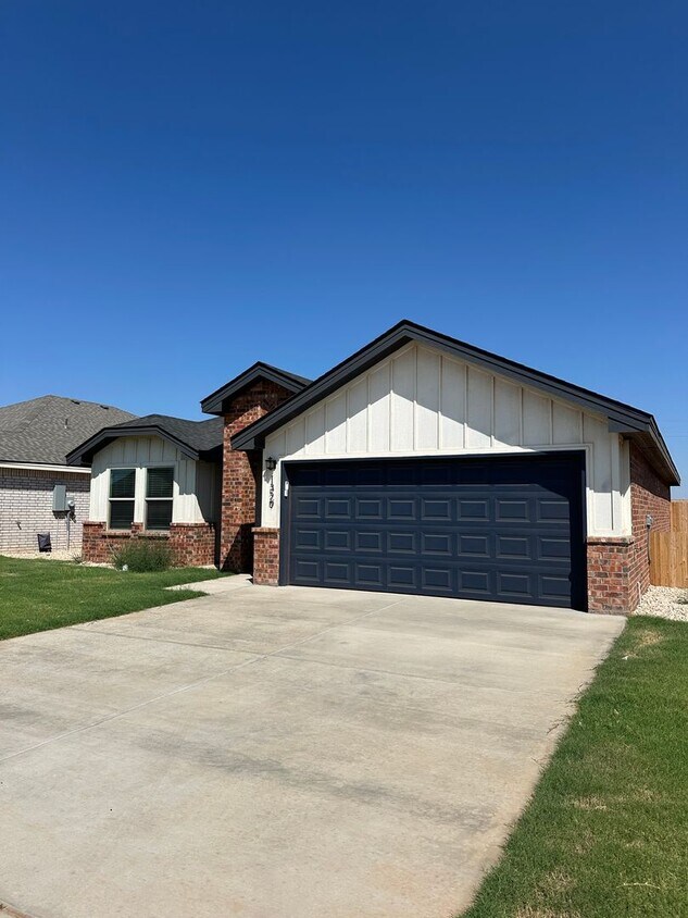 Primary Photo - Move-In Ready & Made for Memories