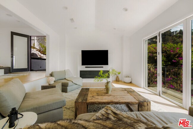 Foto del edificio - 8417 Harold Way