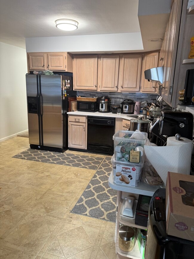 Kitchen - 921 Milford Point Rd
