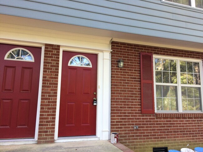 Building Photo - Duplex 2 bedrm Chapel Hill