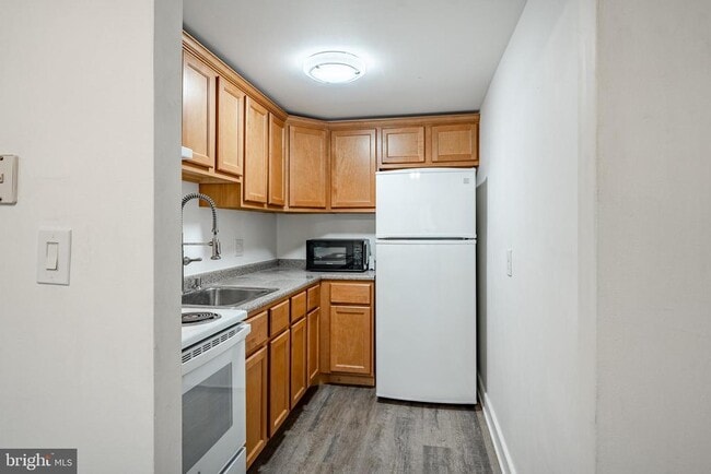 Building Photo - 27208 Valley Run Dr