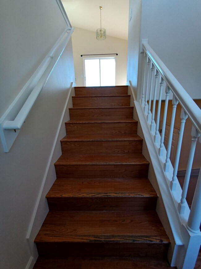 Building Photo - Newly Refurbished Holmes Harbor View Home!
