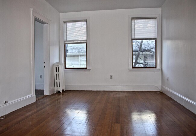 Building Photo - 206 Sumner St