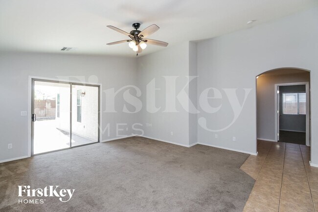 Building Photo - 3193 W Sunshine Butte Dr