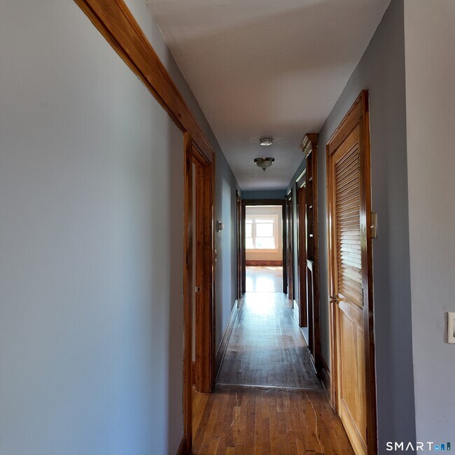 Foto del edificio - 553 Townsend Ave