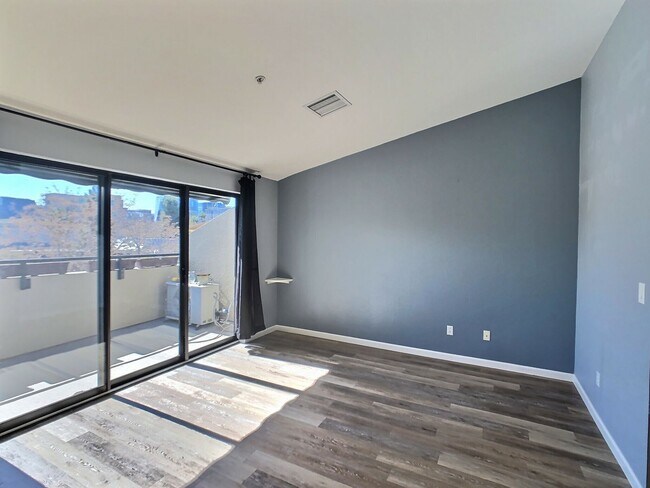 Building Photo - Spacious Multi-Level 1 Bedroom at Ryland Mews