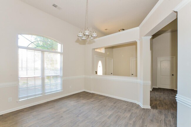 Building Photo - 4520 L & N Ave