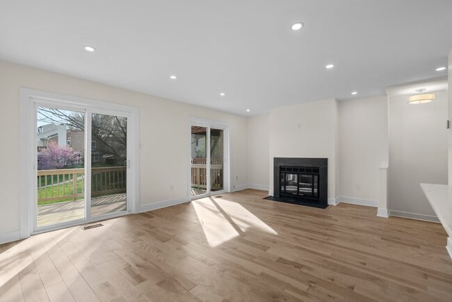 Building Photo - 7250 Dockside Ln