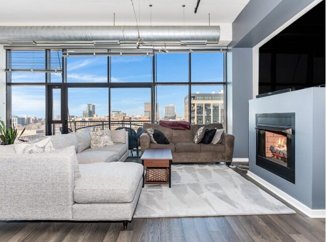 Building Photo - 1224 W Van Buren St