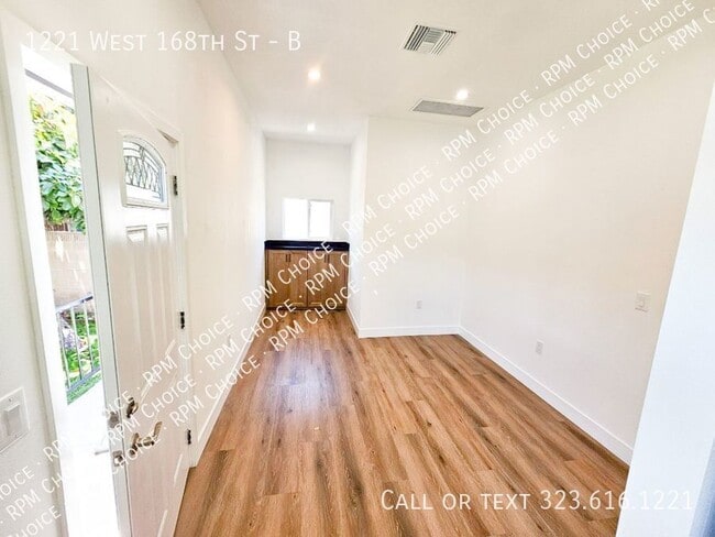 Building Photo - Brand New 4bd/2ba House with Garage & Cent...