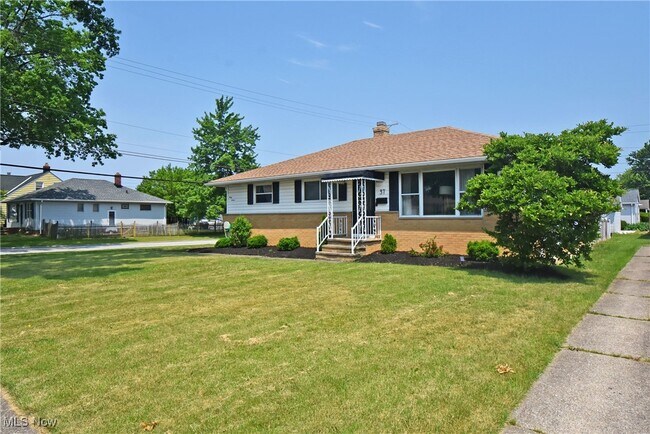 Building Photo - 37 E Meadowlawn Blvd