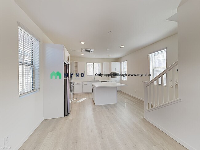 Building Photo - 2 br, 2.5 bath  - 332 1st Ave
