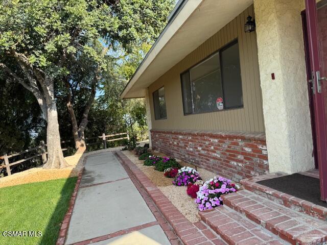 Foto del edificio - 2485 E Hillcrest Dr