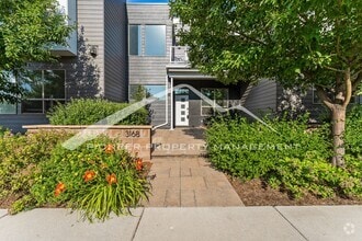 Building Photo - 3168 Syracuse St